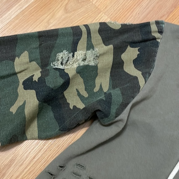 Ruby And Jenna Camo Cropped Sweatshirt - Picture 4 of 11